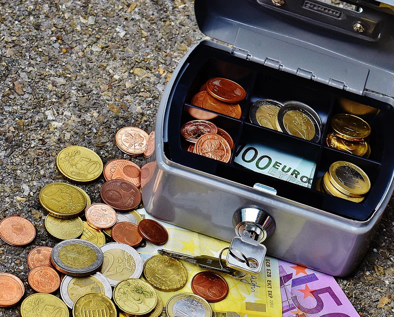 Eine Geldkassette mit Geld drin — © Foto: Pixabay.com