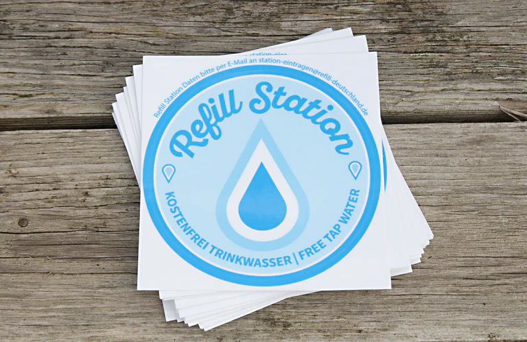  — © An diesem Logo erkennt ihr Refill-Teilnehmer